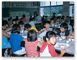 三重町学校給食の様子