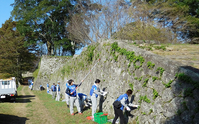 岡城跡清掃活動の写真