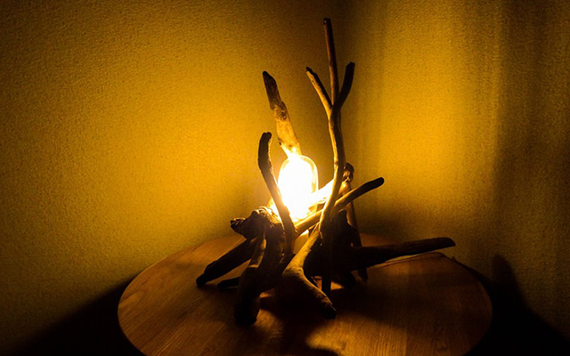 暮らしと灯り「流木でつくる照明」のイメージ