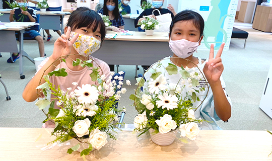 福岡にて親子フラワーアレンジメント教室を開催の写真