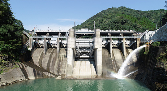山須原ダムの写真