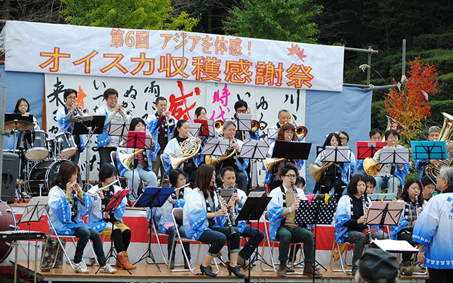 「オイスカ収穫感謝祭」で演奏しました！のイメージ