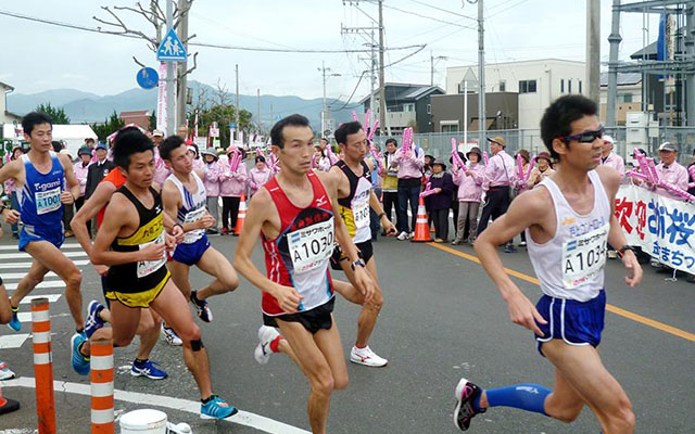 桜満開の佐賀を１万人が駆け抜けるのイメージ