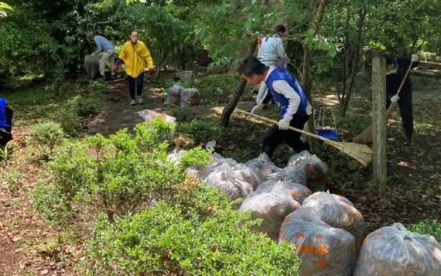 「稲佐悟真寺国際墓地」の清掃活動を行いました