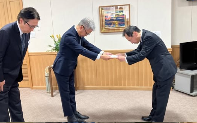 大分市佐賀関の一部で発生した大規模火災の被災地に対する義援金を贈呈しました