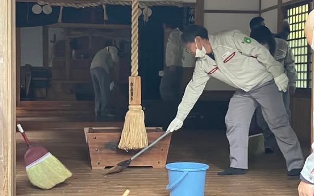 白濱神社と発電所周辺の清掃を行いました