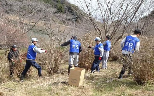 苅田町の「殿川四季のひろば」で環境美化活動を行いました