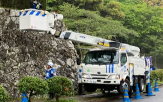 「佐伯城跡」の石垣清掃活動を行いました