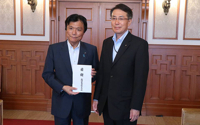 寄附金を福岡県へ贈呈しましたのイメージ
