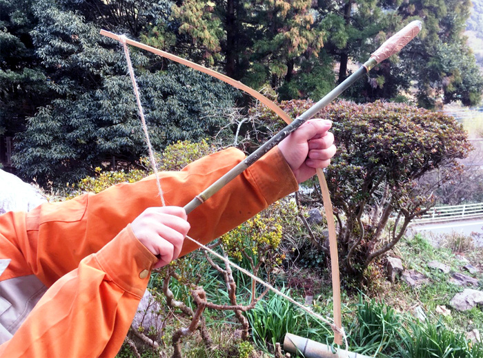 竹の弓矢に挑戦! 200円