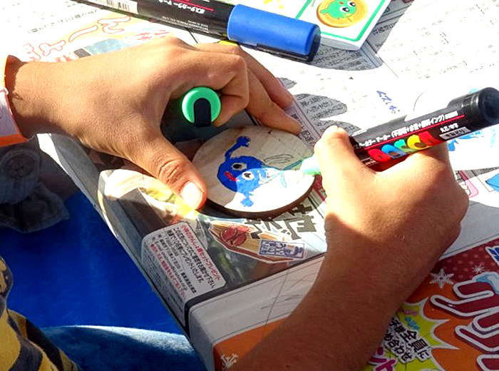 木工バッジづくり 100円