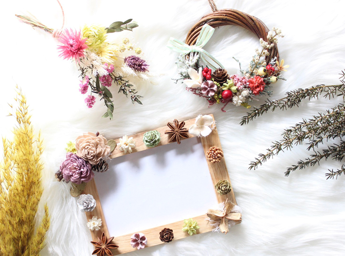 木の実やドライフラワーでフラワーアレンジメント 500円