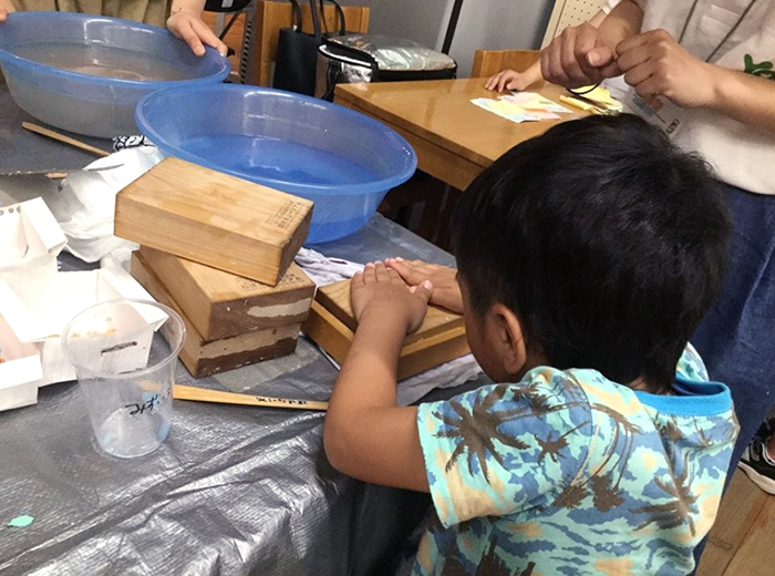 牛乳パックでハガキづくり 0円