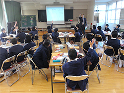 鹿児島市立川上小学校にて出前授業