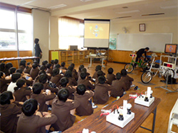 薩摩川内市立育英小学校出前授業の様子