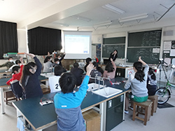 鹿児島市立草牟田小学校にて出前授業