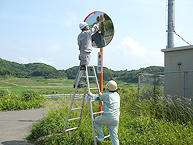 カーブミラー清掃の写真