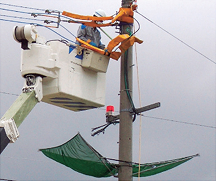 配電工事中の落下防止ネット使用のイメージ