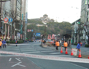 今年は地震で被災した熊本城が主役です