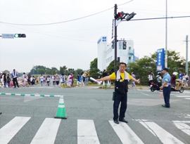 観客の誘導・警備の様子