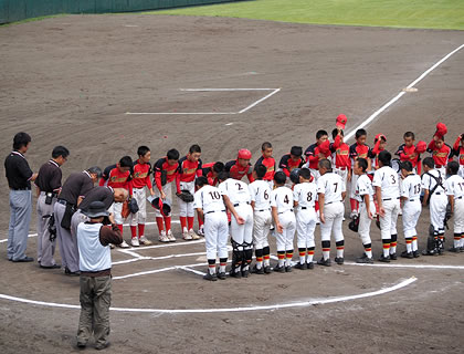 決勝戦の開幕の様子