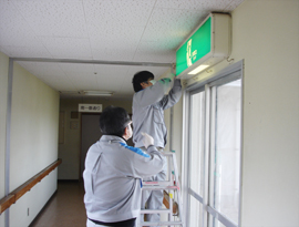 養護老人ホーム「佐賀整肢学園 佐賀向陽園」の清掃ボランティア活動の様子