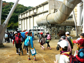 豊玉発電所見学会の様子