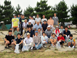 別府市海岸海浜清掃の様子