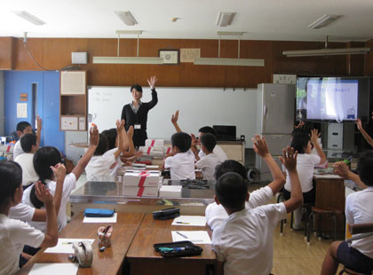 南さつま市立加世田小学校での出前授業の様子