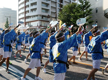 「百万踊り」で心をひとつに！