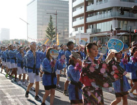 「百万踊り」で心をひとつに！