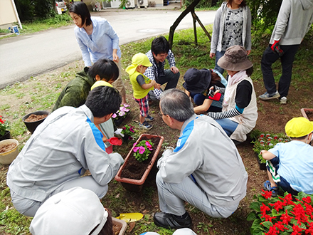 「慈恵愛　子供ホーム」さまと植栽活動の写真