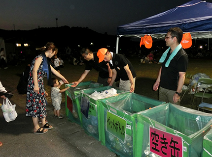 天草ほんど花火大会ボランティアの様子