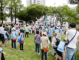 天候にめぐまれた開会式の写真