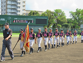 閉会式終了後のダイヤモンド一周の写真