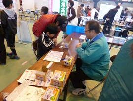手回し発電機　組立中！