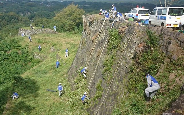 大分県竹田市の岡城跡(国指定史跡)において、草刈り･除草等の清掃活動のイメージ