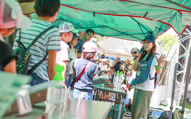 森で夏休み最後の思い出作りのイメージ