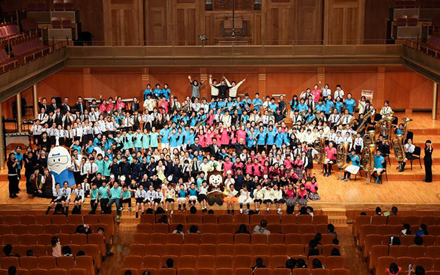 小学生がエネルギッシュなパフォーマンスを披露！のイメージ