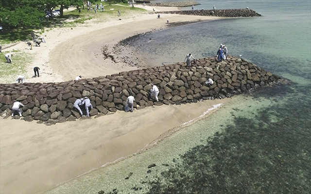 長崎県松浦市の大崎海水浴場で清掃活動を行いました！のイメージ