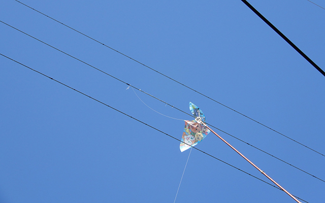 凧揚げの季節です。凧揚げは上空や周囲に電線がない場所で楽しみましょう！！のイメージ
