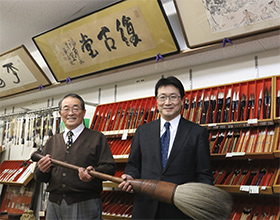 臨済宗の本山・東福寺(京都)に納められたものと同じ筆の写真