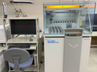 蛍光X線分析装置（XRF）の写真