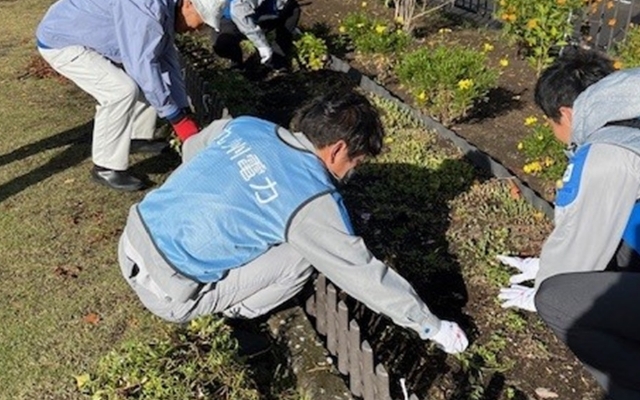 こらぼらQでん「花いっぱいの公園づくりとゴミのないキレイな町づくり」の取組みのようす