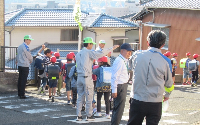 「県内一斉防犯活動」の取組みのようす