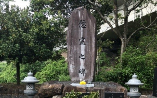 「こらぼらQでんeco」の取組み　鹿児島県出水市で「針原慰霊碑清掃のようす