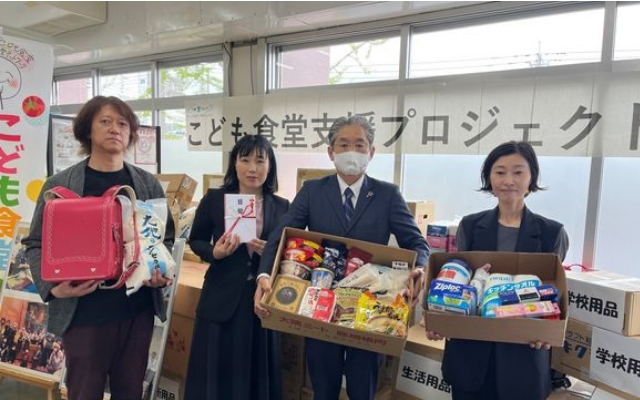 こども食堂への支援物資　贈呈式の様子