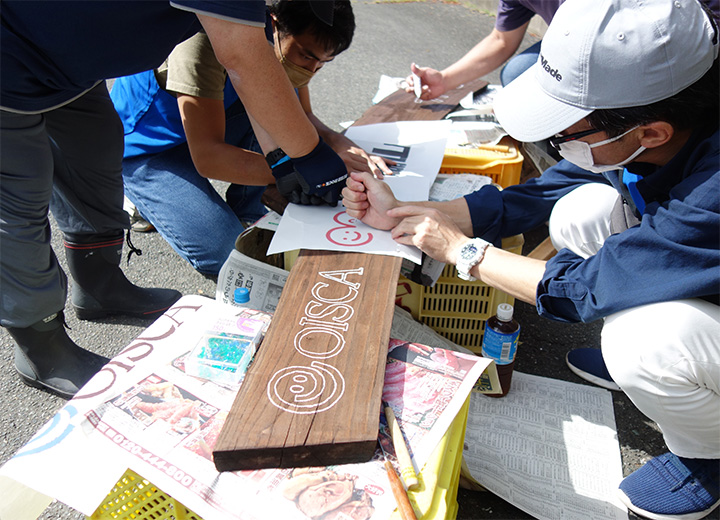 新しい看板を製作中の写真4