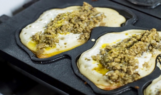 地域の方と連携し、１日限定のくじら焼を販売しました！の写真