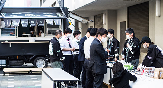 当社本店にて「くじら最中」や「そのぎ茶」の販売会を行いました！の写真